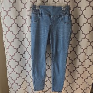 SHEIN Light Wash Pull-On Jeggings